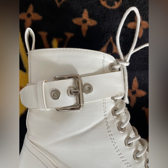 Nasty Gal Boots - Picture 7 of 16